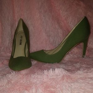 Lela Stone pump